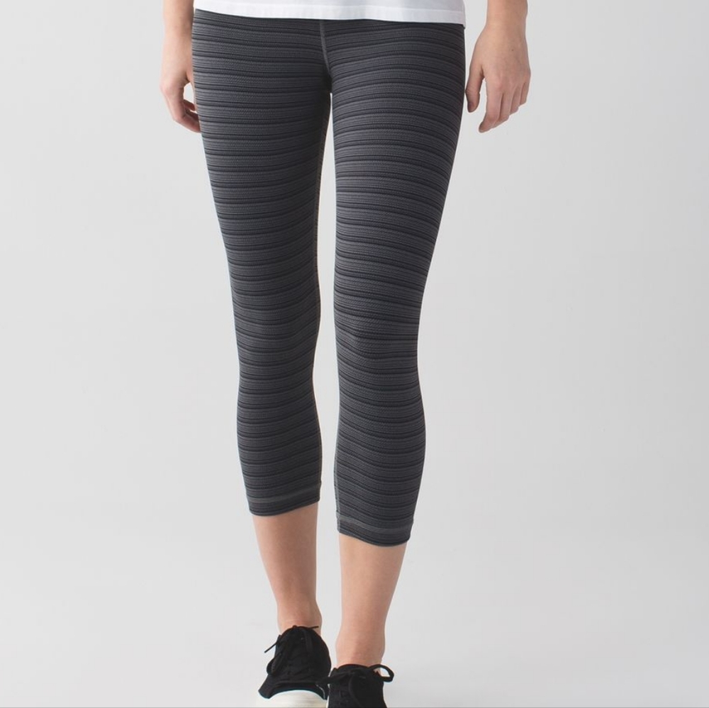 Lululemon Wunder Under Crop, NWT, Size 2